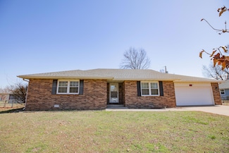 421 N Barker Ave, Bolivar, MO 65613