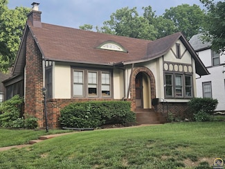 1322 SW Collins Ave, Topeka, KS 66604