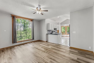 212 S 6th St, Henderson, MN 56044