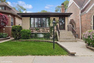 5729 N Kerbs Ave, Chicago, IL 60646