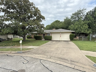 1902 Green Apple Ln, Arlington, TX 76014