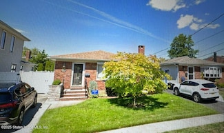 175 Amber St, Staten Island, NY 10306