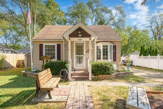 2236 Regent St, Kalamazoo, MI 49004