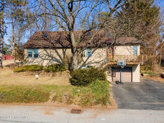 44 Braintree St, Albany, NY 12205