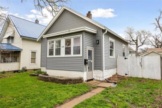 1046 12th St NE, Cedar Rapids, IA 52402