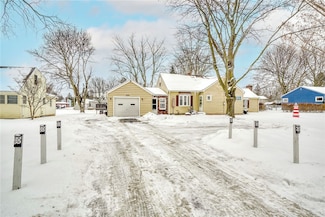 1076 Webster Rd, Webster, NY 14580