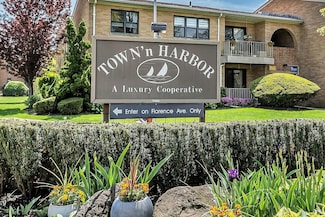 14 Florence Ave Unit 25D, Freeport, NY 11520