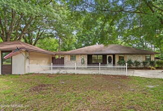 2398 Pine Hollow Rd, Green Cove Springs, FL 32043