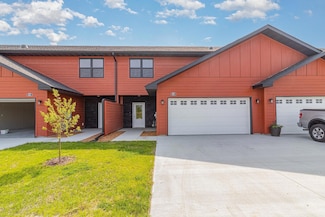 813 Viburnum St, Belle Plaine, MN 56011