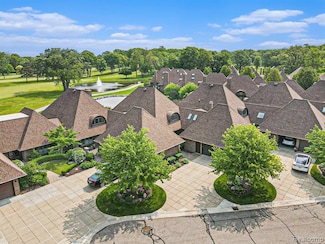 9095 S Saginaw Rd Unit 10, Grand Blanc, MI 48439