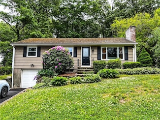 18 Cullen Hill Rd, Lincoln, RI 02865