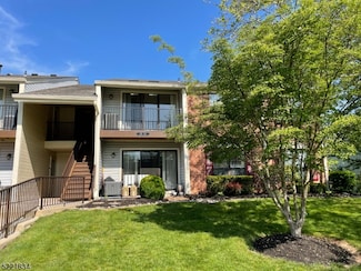 32 Baldwin Ct, Basking Ridge, NJ 07920