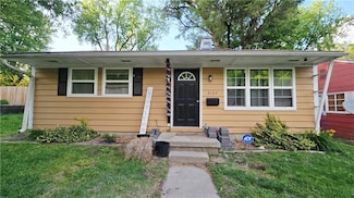 3137 Hawthorne Dr, Saint Joseph, MO 64501