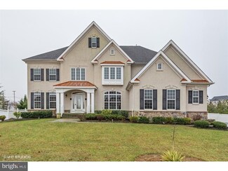 802 Castleton Dr, Mickleton, NJ 08056