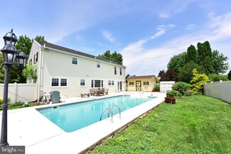 747 Lampeter Rd, Lancaster, PA 17602