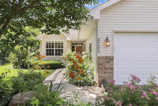 8790 212th St W, Lakeville, MN 55044