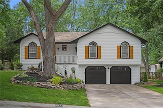 2421 NW Acorn Dr, Blue Springs, MO 64014