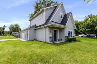 201 SW 12th St, Oak Grove, MO 64075