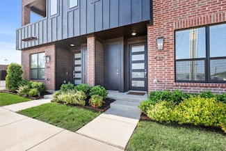 1733 W Cantey St, Fort Worth, TX 76110