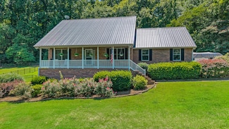135 H & H Rd, Tellico Plains, TN 37385