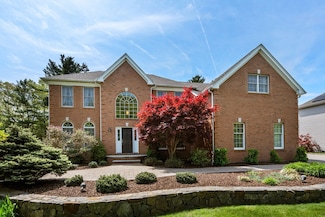 34 Hound Pack Cir, East Walpole, MA 02032