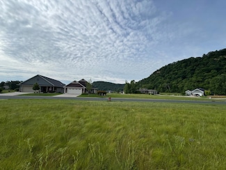 574 Cedar Dr, Lake City, MN 55041