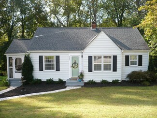220 Peach St, Chatham, VA 24531