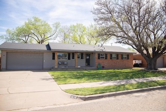 1418 Oak Ave, Panhandle, TX 79068