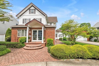 41 Carman Ave, East Rockaway, NY 11518