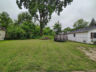 821 Robinwood St, Pontiac, MI 48340