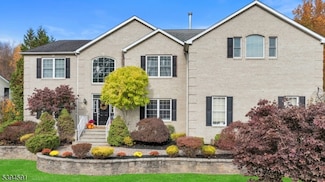 73 Big Piece Rd, Fairfield, NJ 07004