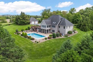 1355 Red Star Rd, Tipton, IA 52772