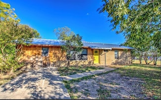 711 C St, Kerrville, TX 78028