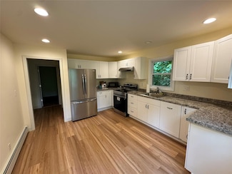 90 Lake Dr, Lake Peekskill, NY 10537