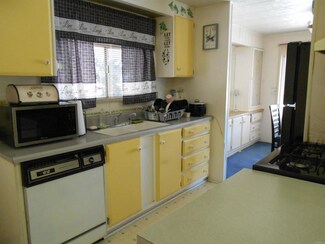 2003 Bayview Hts Dr Unit 11, San Diego, CA 92105