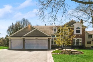 877 Saugatuck Trail, Vernon Hills, IL 60061