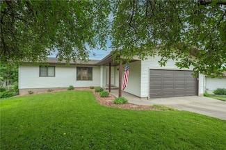 109 Oreole Dr NE, Solon, IA 52333