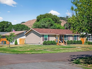 2802 N 3rd St, La Grande, OR 97850