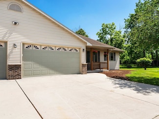 3707 Limestone Ct, Sheboygan, WI 53083