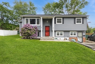 18 Lake Shore Dr, Nanuet, NY 10954