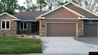 113 Goldfinch Ct, Mankato, MN 56001