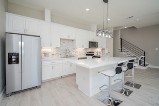 147 S 66th St, Houston, TX 77011