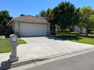 5577 W Oak Ave, Fresno, CA 93722