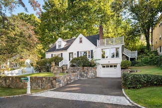 3 Green Ln, Greenwich, CT 06831