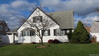 113 Abbey Ln, Levittown, NY 11756