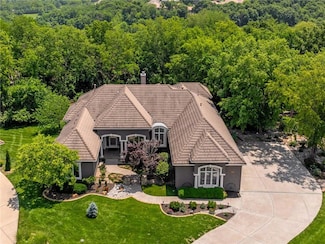 8709 Pine St, Lenexa, KS 66220