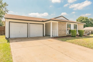 2400 Clearwood Dr, Arlington, TX 76014