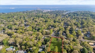 115 Bay Ave E, Hampton Bays, NY 11946