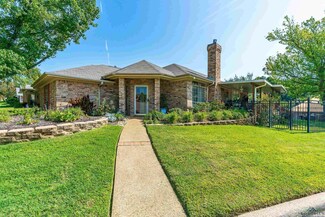 25 Woodland Dr, Longview, TX 75605