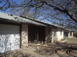 206 Glenmoor Dr, Fredericksburg, TX 78624